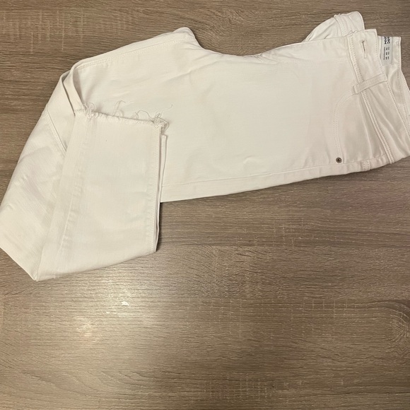 Blouse no brand and zara white jean - Picture 4 of 5